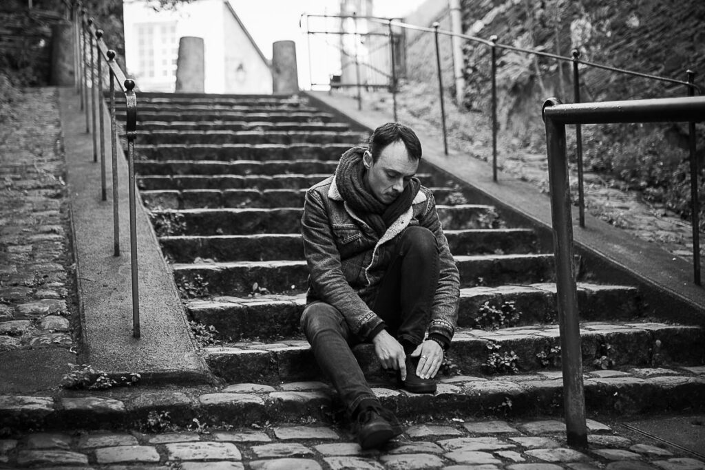 Thibault Rollet Tendre Plume Folk guitariste musicien Angers When In Dublin le gentil végétarien qui ne voulait convaincre personne montée saint maurice photographe angers