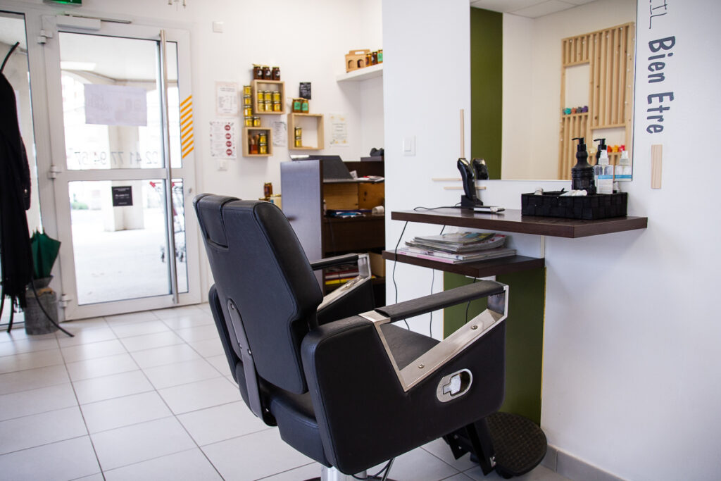 Le Salon d'Anna, salon de coiffure à St Clément de la Place dans le maine-et-loire (49), photographié par Margot VINCENT (Margotine Photographies) photographe de portrait et reportage au naturel pour les professionnels comme les particuliers près d'Angers.