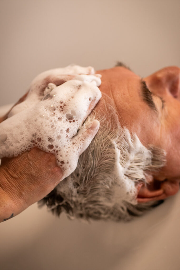 Le Salon d'Anna, salon de coiffure à St Clément de la Place dans le maine-et-loire (49), photographié par Margot VINCENT (Margotine Photographies) photographe de portrait et reportage au naturel pour les professionnels comme les particuliers près d'Angers.