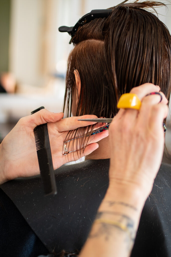 Le Salon d'Anna, salon de coiffure à St Clément de la Place dans le maine-et-loire (49), photographié par Margot VINCENT (Margotine Photographies) photographe de portrait et reportage au naturel pour les professionnels comme les particuliers près d'Angers.