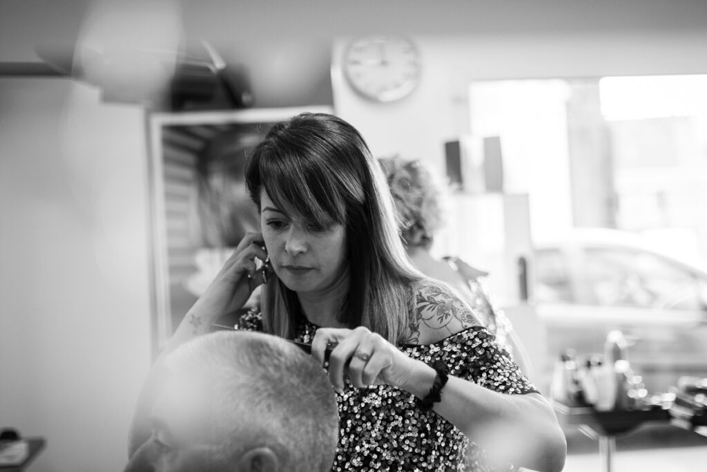 Le Salon d'Anna, salon de coiffure à St Clément de la Place dans le maine-et-loire (49), photographié par Margot VINCENT (Margotine Photographies) photographe de portrait et reportage au naturel pour les professionnels comme les particuliers près d'Angers.